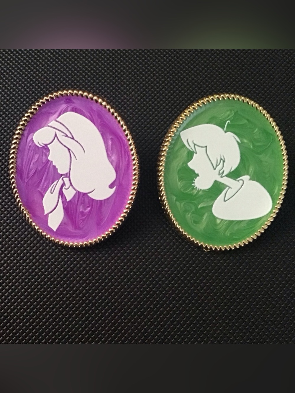 Scooby-Doo! Cameo Style Shaggy Rogers Daphne Blake Portrait Enamel Pin Cartoon